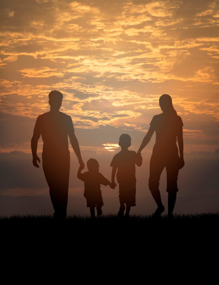 full-shot-family-members-silhouettes-outdoors